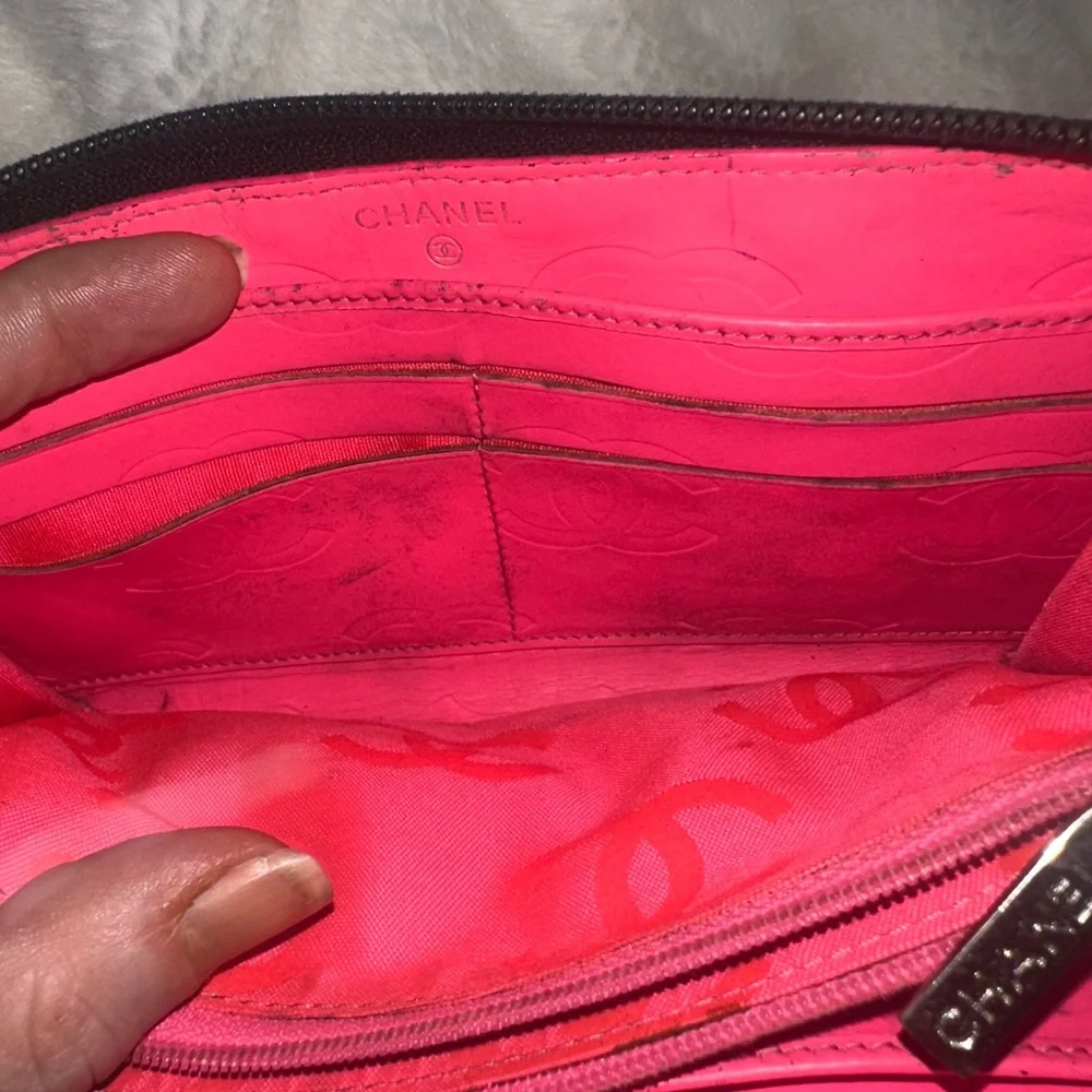 CHANEL Black Quilted Zipper Wallet